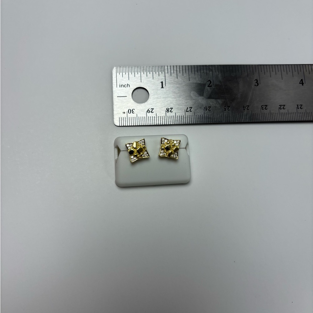 Elegant 925 Sterling Silver w/ 1.00CTW lab grown diamonds Stud Earrings - Picture 3 of 3